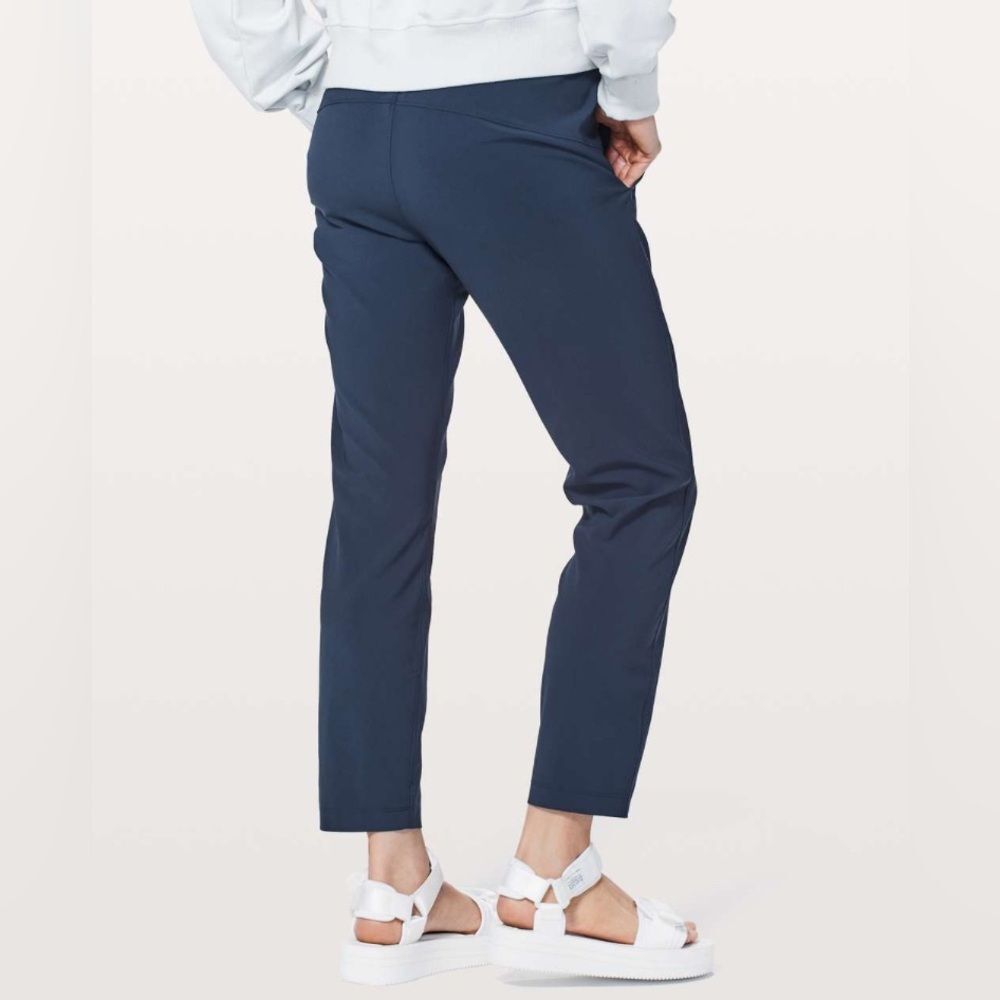 Lululemon On the Fly Woven Athleisure Athletic Pants True Navy Size 4 - Picture 2 of 8